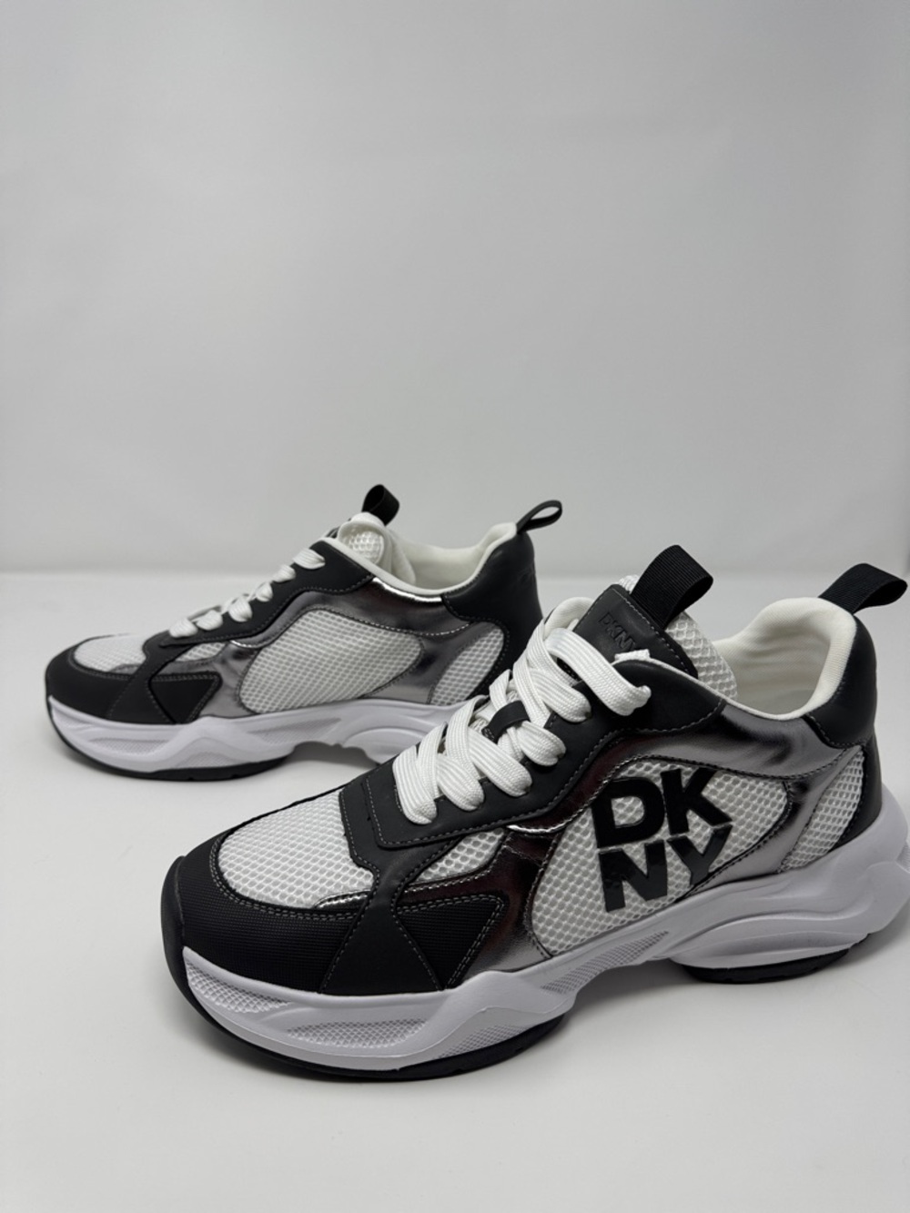 DKNY Deyoung Chunky Sneakers Women’s Size 10 Gray and White NWOT - Picture 7 of 8